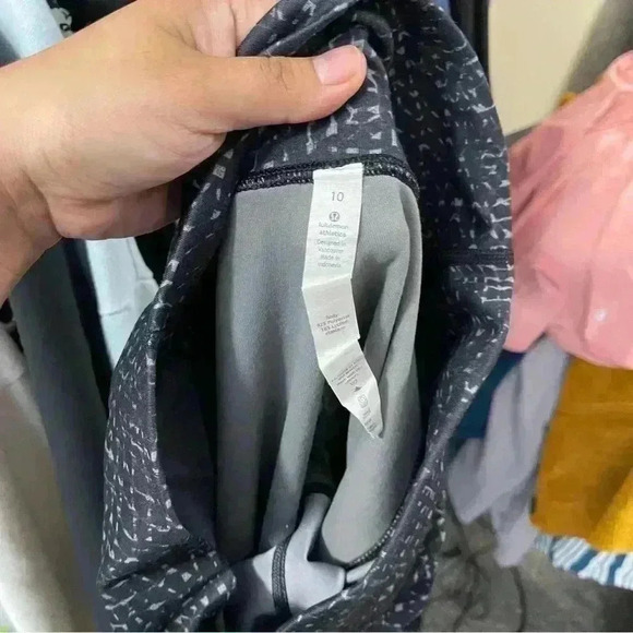 Lululemon True Self Crop II Sz 10 - Picture 10 of 10